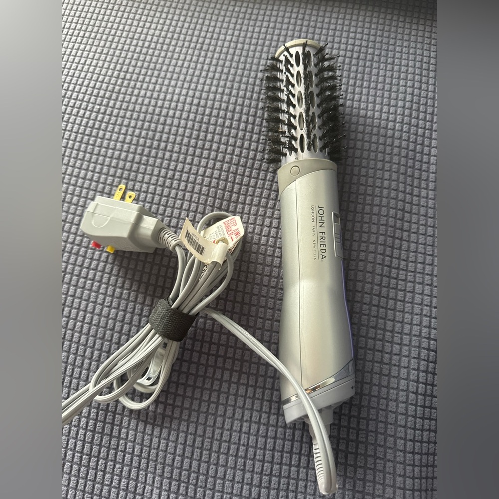 John Frieda Hot Air Brush – 1.5” Barrel
